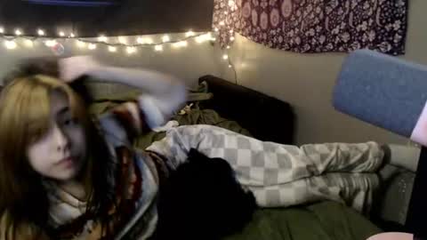 Snapshot of londonray chatting on 06-28-26, 08:37 londonray online show from 06-28-26, 08:37