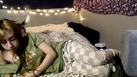 Snapshot of londonray chatting on 07-17-26, 10:25 londonray online show from 07-17-26, 10:25
