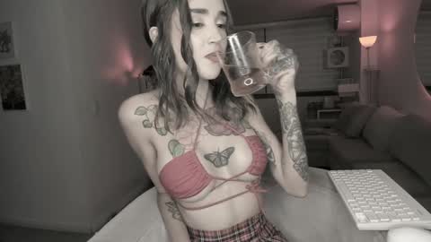 Snapshot of lonelly_lolly98 chatting on 01-20-25, 11:21 SABRINA online show from 01-20-25, 11:21