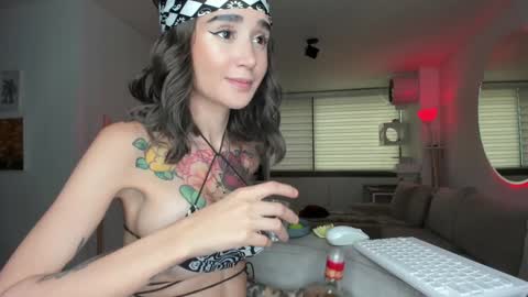 Snapshot of lonelly_lolly98 chatting on 02-02-25, 09:56 SABRINA online show from 02-02-25, 09:56