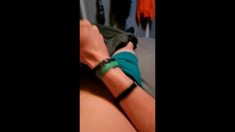 Snapshot of longhairguy27 chatting on 12-14-24, 04:01 longhairguy27 online show from 12-14-24, 04:01