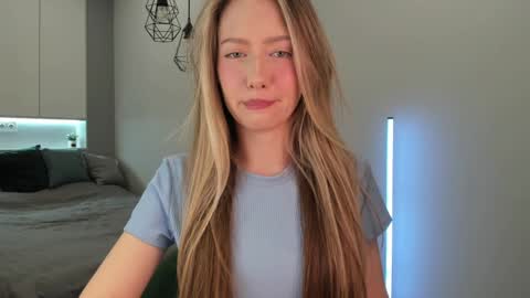 Snapshot of longoriaeva chatting on 01-17-25, 06:23 Eva online show from 01-17-25, 06:23