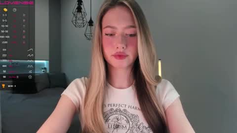 Snapshot of longoriaeva chatting on 01-12-26, 03:06 Eva online show from 01-12-26, 03:06