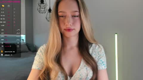 Snapshot of longoriaeva chatting on 03-20-26, 02:33 Eva online show from 03-20-26, 02:33