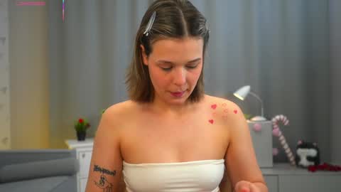 Snapshot of lookatmehabibi_ chatting on 12-19-25, 03:13 Adele Ellie and Lou Sally Dana and Bonnie online show from 12-19-25, 03:13