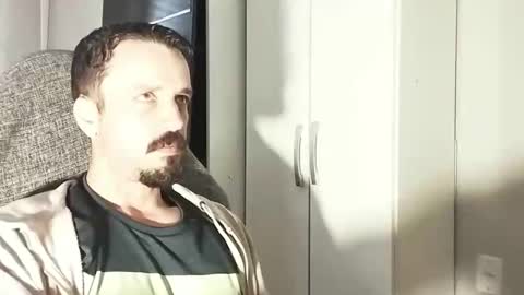 Snapshot of lookaz4010 chatting on 11-04-25, 01:32 Lucas online show from 11-04-25, 01:32