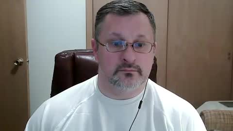 Snapshot of lookin75 chatting on 02-24-25, 03:44 lookin75 online show from 02-24-25, 03:44