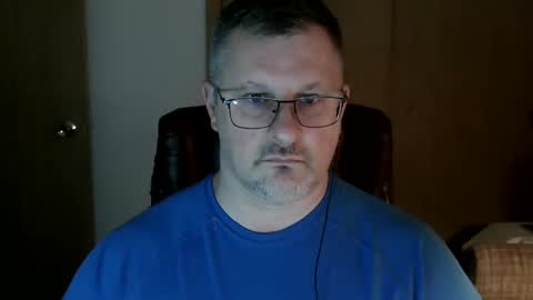 Snapshot of lookin75 chatting on 10-21-25, 03:40 lookin75 online show from 10-21-25, 03:40