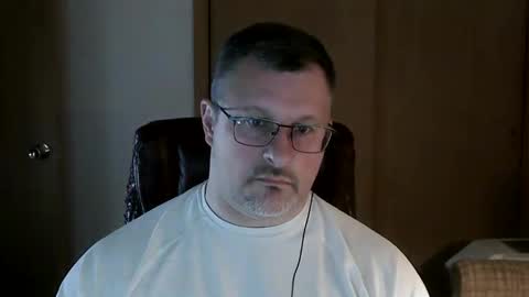 Snapshot of lookin75 chatting on 10-27-25, 03:21 lookin75 online show from 10-27-25, 03:21