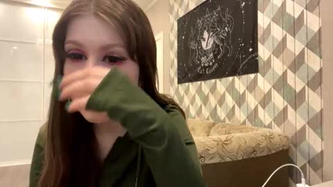 Snapshot of looking_me chatting on 10-07-25, 05:04 EVA online show from 10-07-25, 05:04