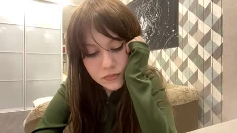 Snapshot of looking_me chatting on 10-09-25, 05:05 EVA online show from 10-09-25, 05:05