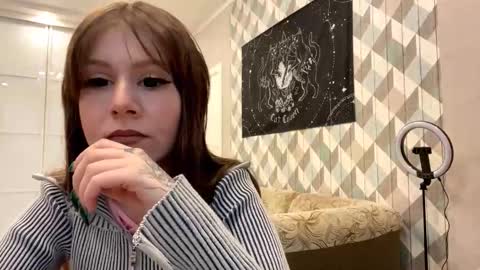 Snapshot of looking_me chatting on 10-11-25, 05:28 EVA online show from 10-11-25, 05:28