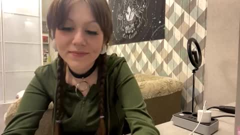 Snapshot of looking_me chatting on 10-12-25, 06:29 EVA online show from 10-12-25, 06:29