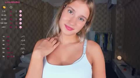 Snapshot of loookat_me chatting on 09-27-25, 08:47 Jina online show from 09-27-25, 08:47