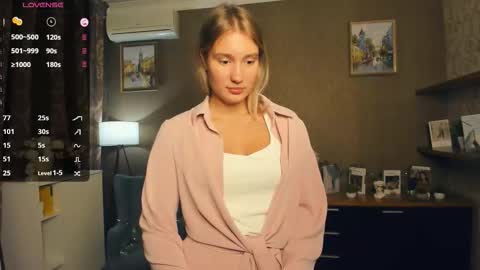 Snapshot of loookat_me chatting on 10-02-25, 08:38 Jina online show from 10-02-25, 08:38