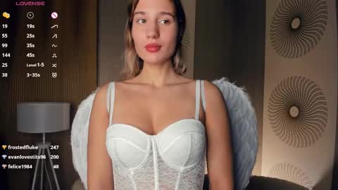 Snapshot of loookat_me chatting on 10-31-25, 08:54 Jina online show from 10-31-25, 08:54