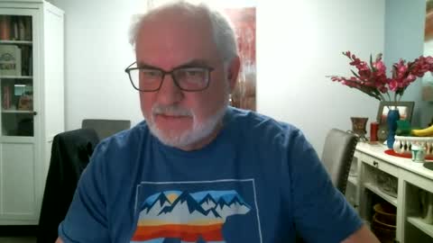 Snapshot of loop102 chatting on 12-11-24, 04:07 loop102 online show from 12-11-24, 04:07