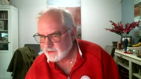 Snapshot of loop102 chatting on 12-16-24, 01:42 loop102 online show from 12-16-24, 01:42