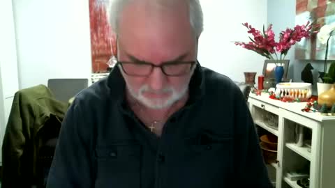 Snapshot of loop102 chatting on 12-30-24, 02:20 loop102 online show from 12-30-24, 02:20