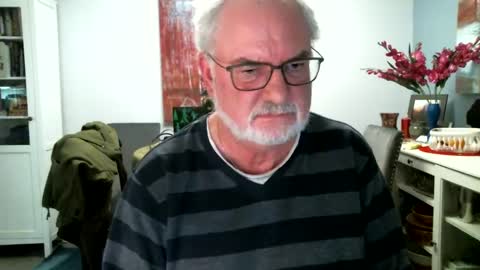 Snapshot of loop102 chatting on 01-22-25, 03:52 loop102 online show from 01-22-25, 03:52