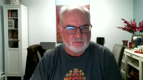 Snapshot of loop102 chatting on 02-25-25, 03:52 loop102 online show from 02-25-25, 03:52