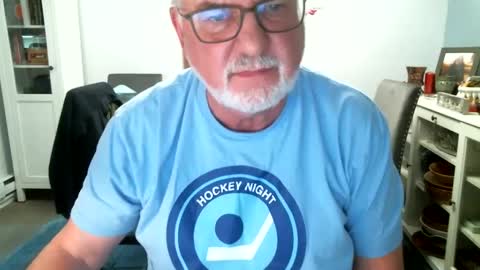 Snapshot of loop102 chatting on 09-14-25, 12:54 loop102 online show from 09-14-25, 12:54