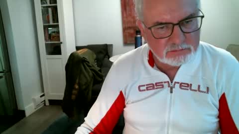 Snapshot of loop102 chatting on 09-16-25, 02:56 loop102 online show from 09-16-25, 02:56