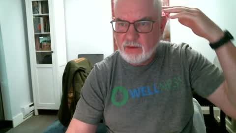 Snapshot of loop102 chatting on 09-20-25, 05:47 loop102 online show from 09-20-25, 05:47