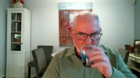 Snapshot of loop102 chatting on 09-27-25, 02:16 loop102 online show from 09-27-25, 02:16