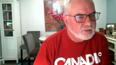 Snapshot of loop102 chatting on 09-27-25, 03:28 loop102 online show from 09-27-25, 03:28