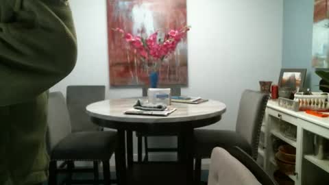 Snapshot of loop102 chatting on 10-27-25, 12:36 loop102 online show from 10-27-25, 12:36