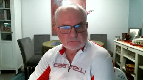 Snapshot of loop102 chatting on 04-22-26, 01:30 loop102 online show from 04-22-26, 01:30