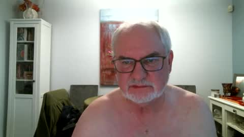 Snapshot of loop102 chatting on 05-08-26, 02:28 loop102 online show from 05-08-26, 02:28