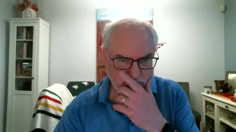 Snapshot of loop102 chatting on 05-10-26, 02:17 loop102 online show from 05-10-26, 02:17