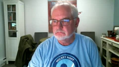 Snapshot of loop102 chatting on 05-15-26, 04:08 loop102 online show from 05-15-26, 04:08