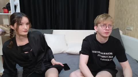 Jean and Isa right couple Mark and Eva left couple online show from 02-06-25, 09:43