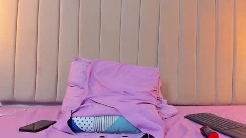 Snapshot of loperahot chatting on 02-05-25, 01:04 Lopera online show from 02-05-25, 01:04