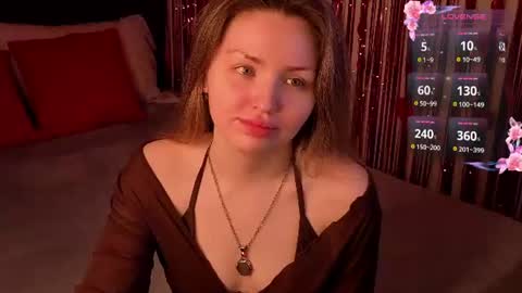 Snapshot of lora_amber chatting on 06-25-26, 02:43 Lora online show from 06-25-26, 02:43