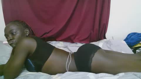 lora_amor online show from 09-18-25, 03:14