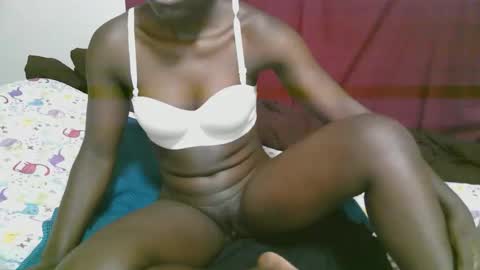 lora_amor online show from 11-19-25, 03:45