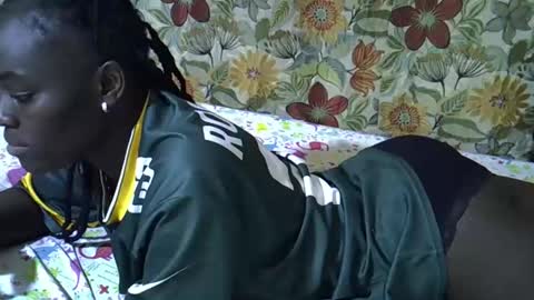 Snapshot of lora_amor chatting on 04-23-26, 12:29 lora_amor online show from 04-23-26, 12:29