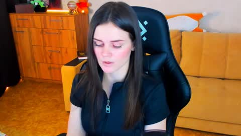 Lora Cain online show from 01-09-25, 02:07