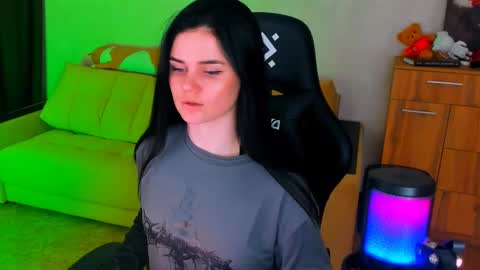 Lora Cain online show from 02-10-25, 06:03