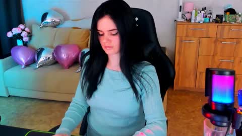 Lora Cain online show from 02-25-25, 07:25