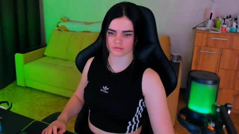 Lora Cain online show from 03-05-25, 02:56