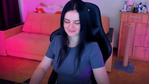 Lora Cain online show from 03-11-25, 01:12