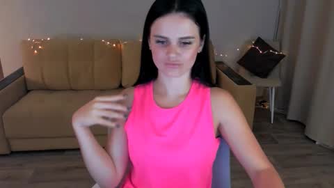 Lora Cain online show from 09-11-25, 01:00