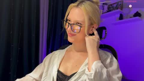 Lora heil online show from 01-15-26, 03:16