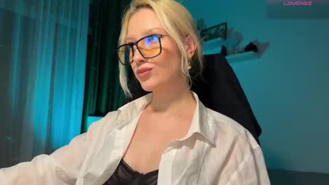 Lora heil online show from 01-19-26, 01:59