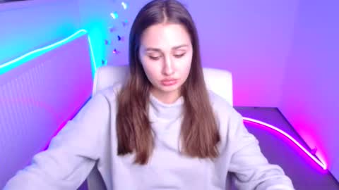 Lora online show from 10-16-25, 11:22